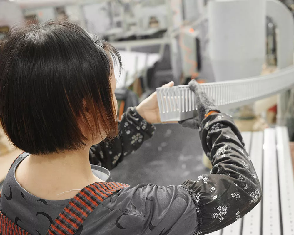 پیویسی پلاسٹک ٹرنکنگ میں سی ای سرٹیفیکیشن اور قومی معیار کے درمیان کیا فرق ہے؟